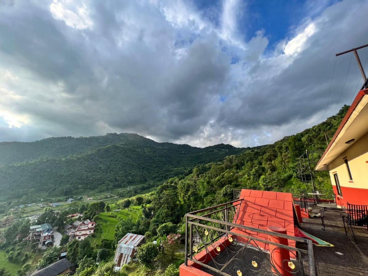 Green Hills Yoga Retreat ポカラ エクステリア 写真