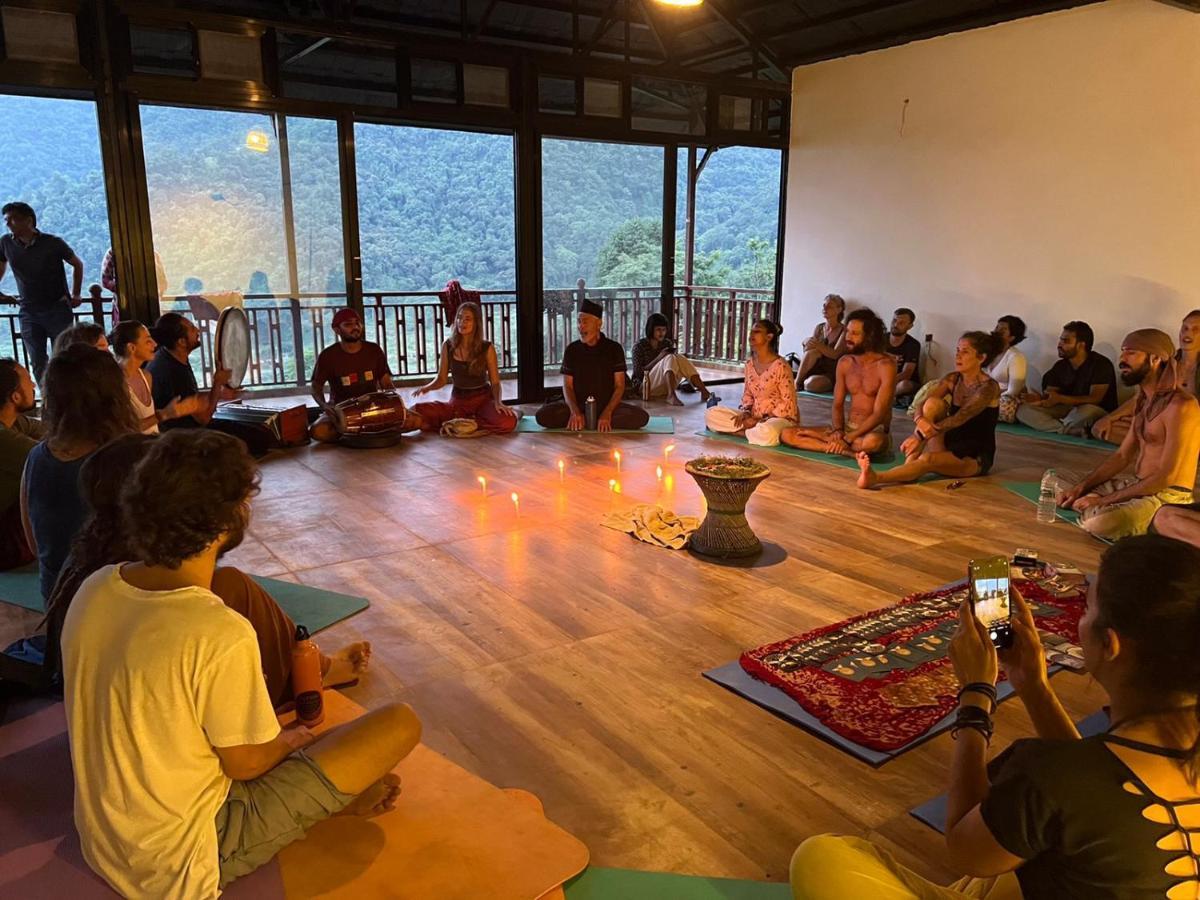 Green Hills Yoga Retreat ポカラ エクステリア 写真