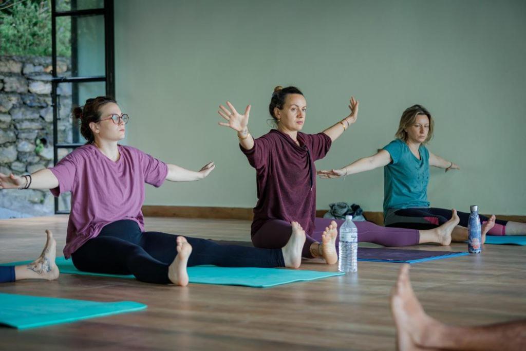 Green Hills Yoga Retreat ポカラ エクステリア 写真